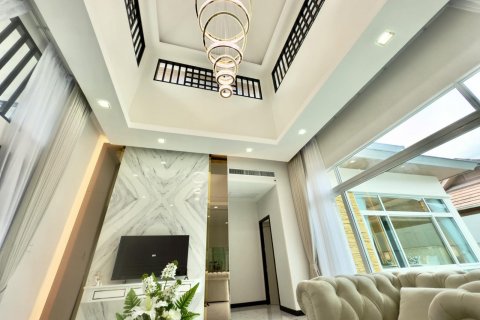 Casa de 3 dormitorios en Pattaya, Tailandia № 117005 - foto 16