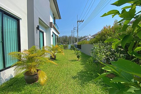 Chalet de 3 dormitorios en Hua Hin, Tailandia № 168641 - foto 4