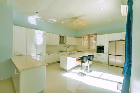 Chalet de 3 dormitorios en Hua Hin, Tailandia № 168642 - foto 20