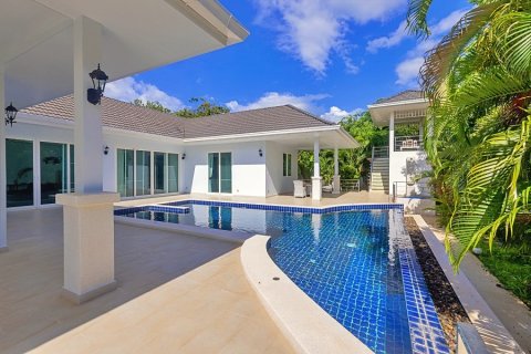 Chalet de 3 dormitorios en Hua Hin, Tailandia № 168642 - foto 5