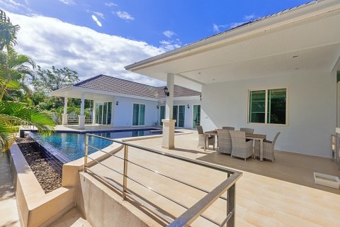 Chalet de 3 dormitorios en Hua Hin, Tailandia № 168642 - foto 7