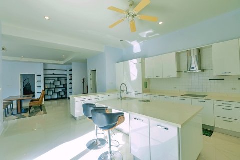 Chalet de 3 dormitorios en Hua Hin, Tailandia № 168642 - foto 22
