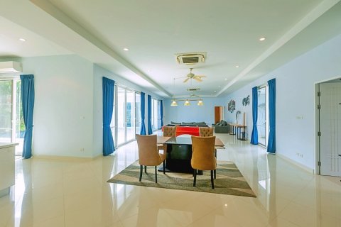 Chalet de 3 dormitorios en Hua Hin, Tailandia № 168642 - foto 18