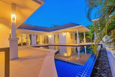 Chalet de 3 dormitorios en Hua Hin, Tailandia № 168642 - foto 2