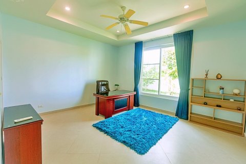 Chalet de 3 dormitorios en Hua Hin, Tailandia № 168642 - foto 30