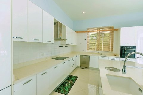 Chalet de 3 dormitorios en Hua Hin, Tailandia № 168642 - foto 21