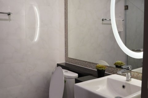 Estudio en el condominio en Watthana, Bangkok, Tailandia № 153208 - foto 17