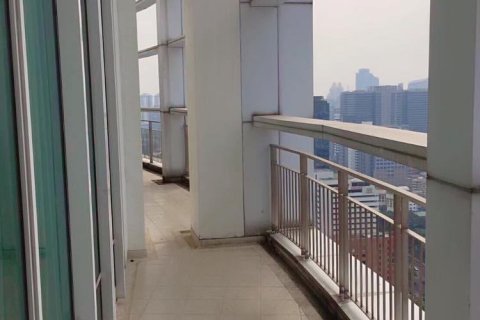 Ático de 4 dormitorios en Pathum Wan, Bangkok, Tailandia № 133891 - foto 8