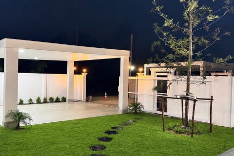 Chalet de 3 dormitorios en Hua Hin, Tailandia № 222508 - foto 6
