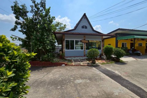 Local comercial en Chon Buri, Tailandia № 166996 - foto 2