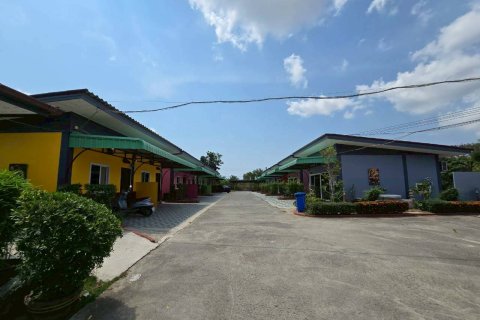 Local comercial en Chon Buri, Tailandia № 166996 - foto 3