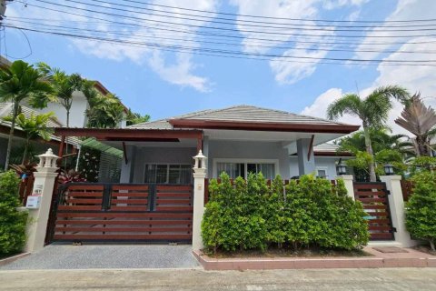 Casa de 3 dormitorios en Pattaya, Tailandia № 166999 - foto 3
