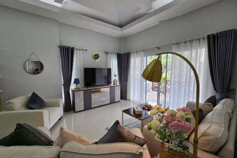 Casa de 3 dormitorios en Pattaya, Tailandia № 166999 - foto 12