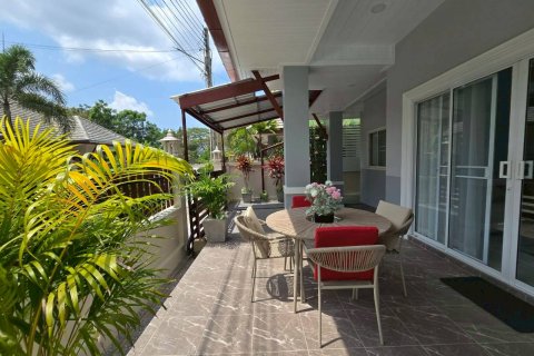 Casa de 3 dormitorios en Pattaya, Tailandia № 166999 - foto 10