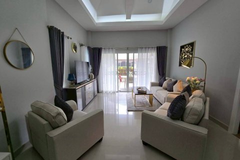 Casa de 3 dormitorios en Pattaya, Tailandia № 166999 - foto 13
