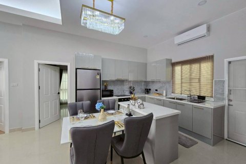 Casa de 3 dormitorios en Pattaya, Tailandia № 166999 - foto 18