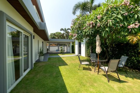 Casa de 6 dormitorios en Pattaya, Tailandia № 166994 - foto 7