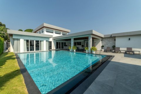 Casa de 6 dormitorios en Pattaya, Tailandia № 166994