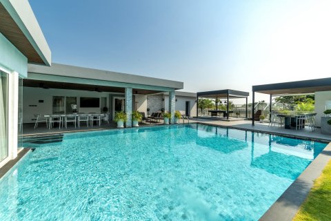 Casa de 6 dormitorios en Pattaya, Tailandia № 166994 - foto 3