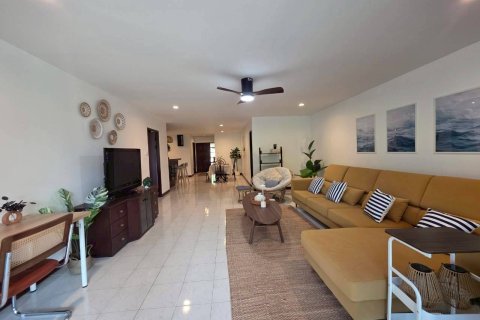 Condominio de 3 dormitorios en Pattaya, Tailandia № 167000 - foto 7
