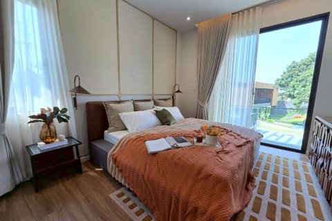 Casa de 4 dormitorios en Chon Buri, Tailandia № 166997 - foto 25