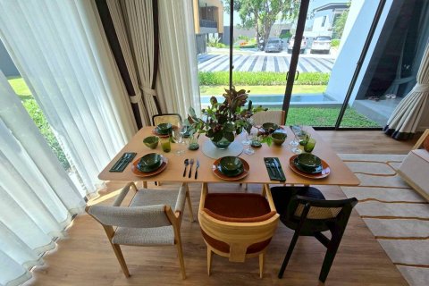 Casa de 4 dormitorios en Chon Buri, Tailandia № 166997 - foto 9