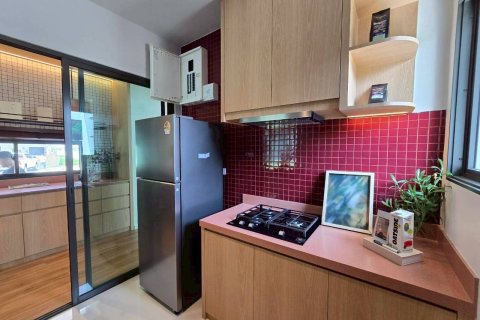 Casa de 4 dormitorios en Chon Buri, Tailandia № 166997 - foto 11