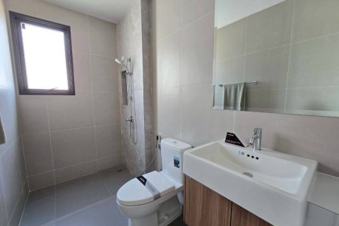 Casa de 4 dormitorios en Chon Buri, Tailandia № 166997 - foto 24