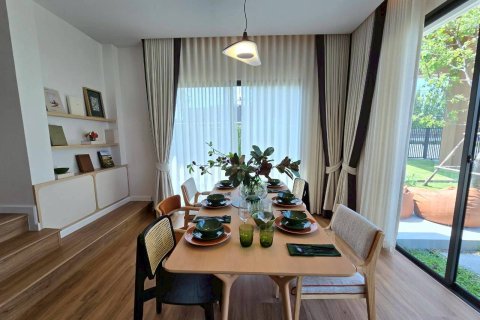Casa de 4 dormitorios en Chon Buri, Tailandia № 166997 - foto 10