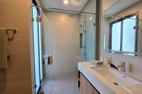 Casa de 4 dormitorios en Chon Buri, Tailandia № 166997 - foto 30