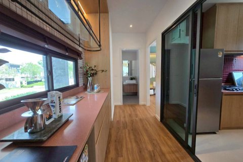 Casa de 4 dormitorios en Chon Buri, Tailandia № 166997 - foto 8
