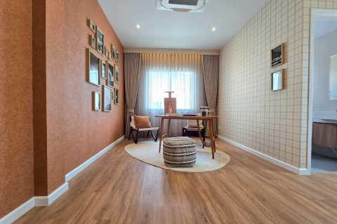 Casa de 4 dormitorios en Chon Buri, Tailandia № 166997 - foto 19