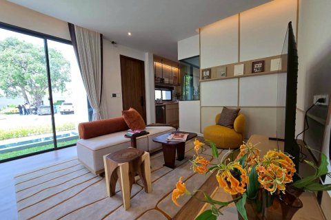 Casa de 4 dormitorios en Chon Buri, Tailandia № 166997 - foto 4