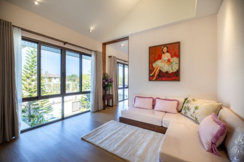 Chalet de 5 dormitorios en Saraphi, Tailandia № 163313 - foto 12