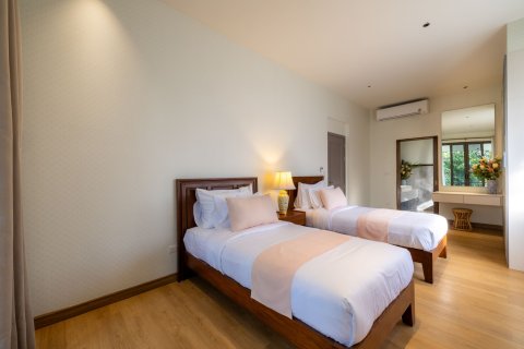 Chalet de 5 dormitorios en Saraphi, Tailandia № 163313 - foto 11