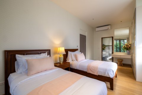 Chalet de 5 dormitorios en Saraphi, Tailandia № 163313 - foto 13