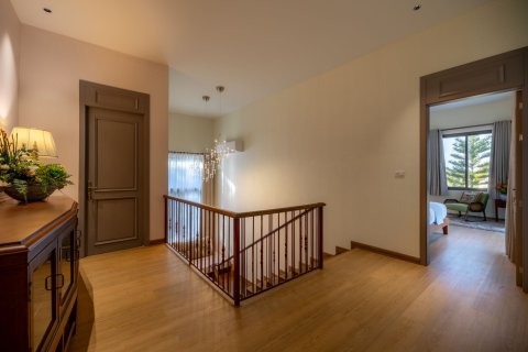 Chalet de 5 dormitorios en Saraphi, Tailandia № 163313 - foto 17