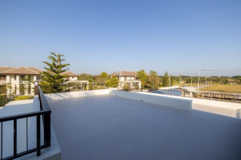 Chalet de 5 dormitorios en Saraphi, Tailandia № 163313 - foto 3