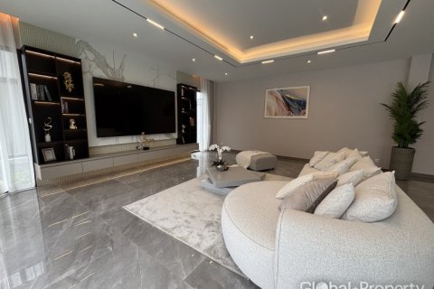 Casa de 4 dormitorios en Pattaya, Tailandia № 146582 - foto 4