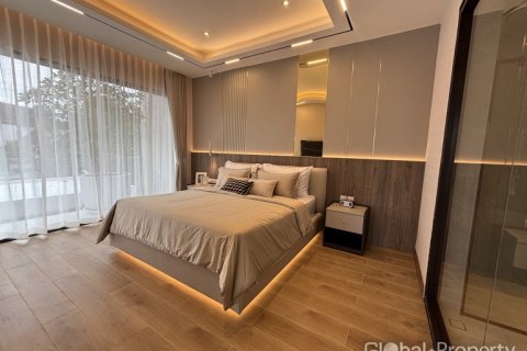 Casa de 4 dormitorios en Pattaya, Tailandia № 146582 - foto 14