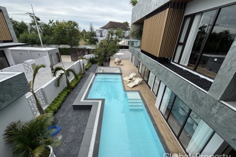 Casa de 4 dormitorios en Pattaya, Tailandia № 146582 - foto 3