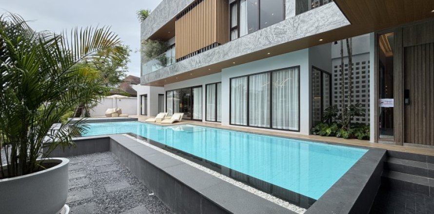 Casa de 4 dormitorios en Pattaya, Tailandia № 146582