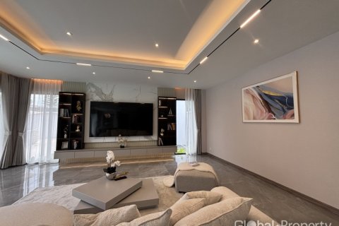Casa de 4 dormitorios en Pattaya, Tailandia № 146582 - foto 5