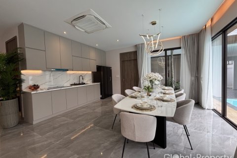 Casa de 4 dormitorios en Pattaya, Tailandia № 146582 - foto 6