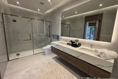 Casa de 4 dormitorios en Pattaya, Tailandia № 146582 - foto 30