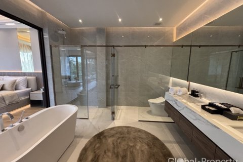 Casa de 4 dormitorios en Pattaya, Tailandia № 146582 - foto 18