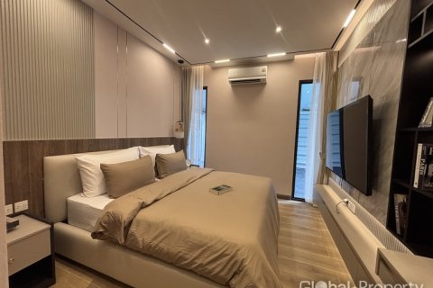Casa de 4 dormitorios en Pattaya, Tailandia № 146582 - foto 11