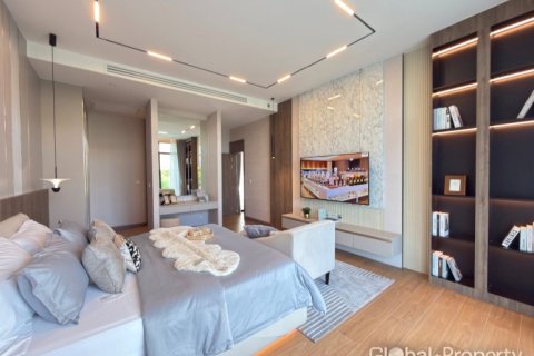 Casa de 4 dormitorios en Pattaya, Tailandia № 146580 - foto 13