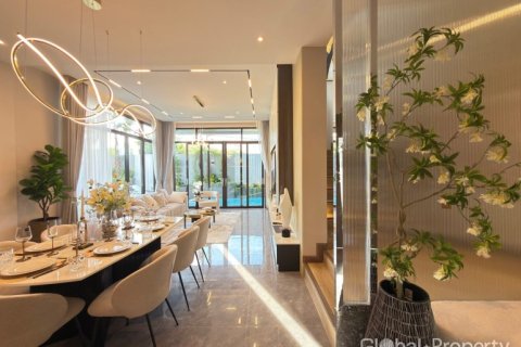 Casa de 4 dormitorios en Pattaya, Tailandia № 146580 - foto 11