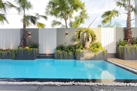 Casa de 4 dormitorios en Pattaya, Tailandia № 146580 - foto 5